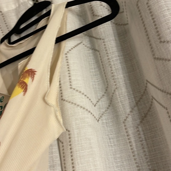 Women’s L 8-10 Beige Tank/Crop Top Shirt Tropical Ribbed Notched Neckline - Picture 4 of 5